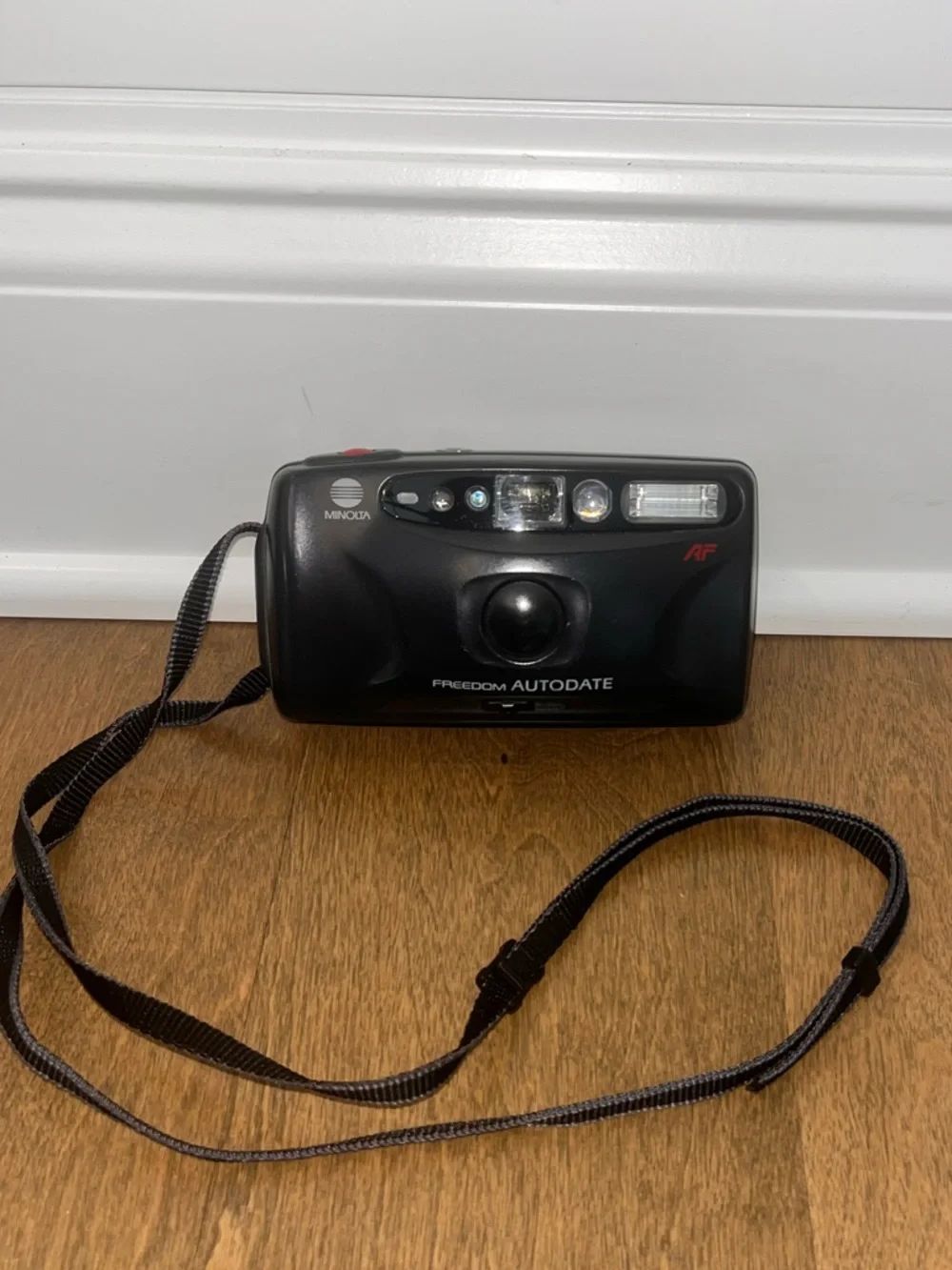 Minolta Freedom Autodate 35mm AF Point & Shoot Film Camera -